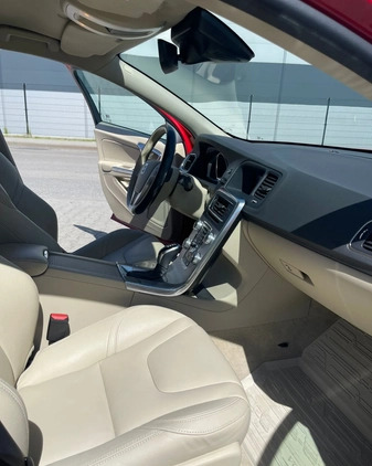 Volvo S60 cena 93000 przebieg: 147310, rok produkcji 2018 z Wieliczka małe 106